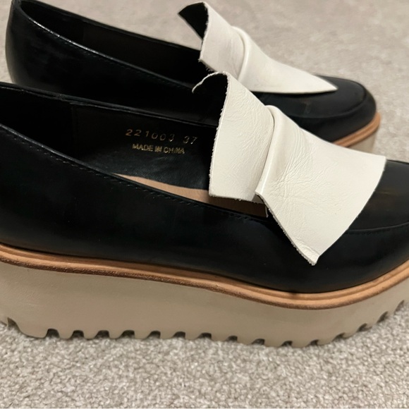 Black and White Loafers with Geometric Design - Picture 2 of 3